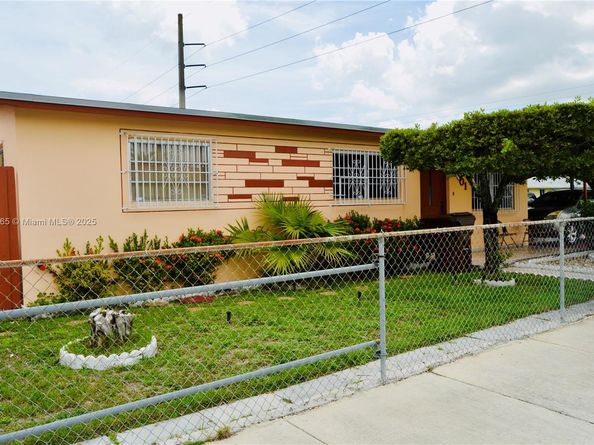 601 E 33rd St, Hialeah FL 33013