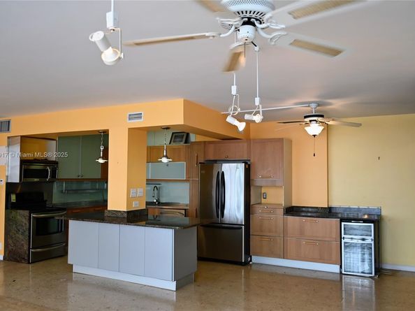 2100 W Sans Souci Blvd E1, North Miami FL 33181