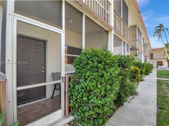 415 NE 2nd St 124, Hallandale Beach FL 33009