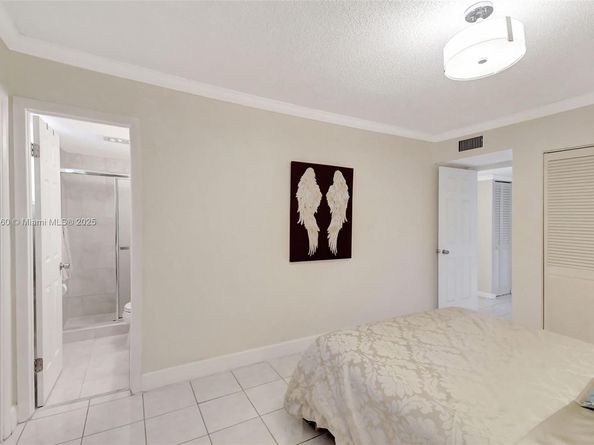 415 NE 2nd St 124, Hallandale Beach FL 33009