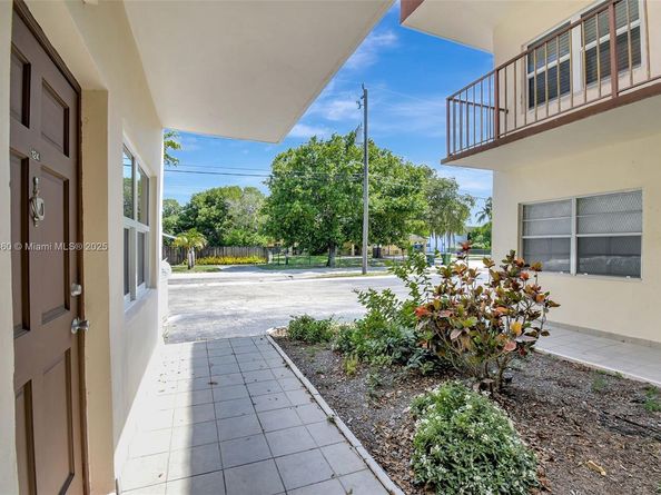 415 NE 2nd St 124, Hallandale Beach FL 33009