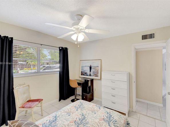 415 NE 2nd St 124, Hallandale Beach FL 33009