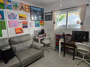 1260 NW 4th St, Miami FL 33125