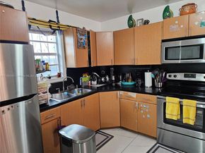 1260 NW 4th St, Miami FL 33125