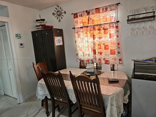 1260 NW 4th St, Miami FL 33125