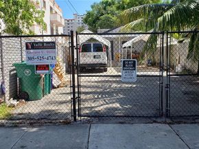 1260 NW 4th St, Miami FL 33125