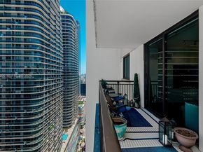 999 SW 1st Ave 3215, Miami FL 33130