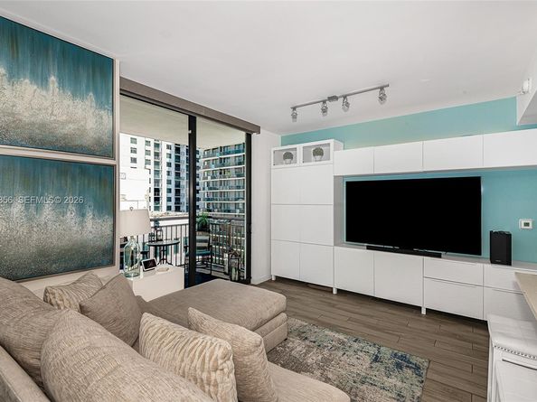 999 SW 1st Ave 3215, Miami FL 33130
