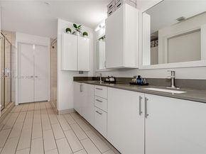 999 SW 1st Ave 3215, Miami FL 33130