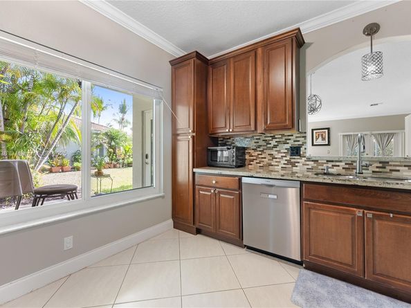 1070 SW 42nd Ter, Deerfield Beach FL 33442