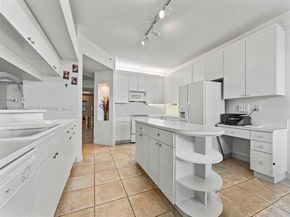 10750 NW 66th St 208, Doral FL 33178