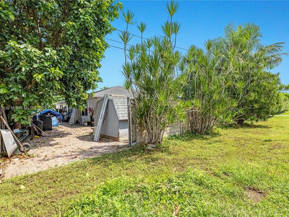 690 NW 18th St, Homestead FL 33030
