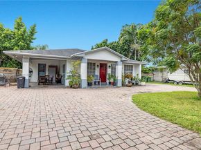 690 NW 18th St, Homestead FL 33030