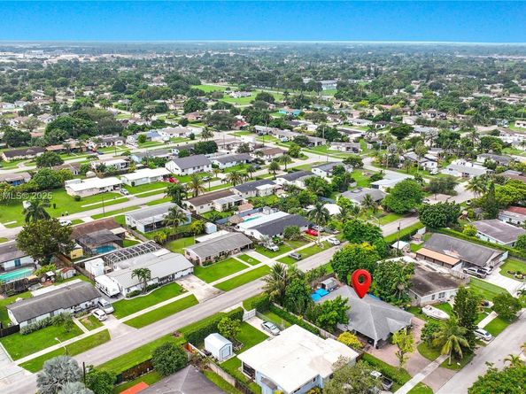 690 NW 18th St, Homestead FL 33030