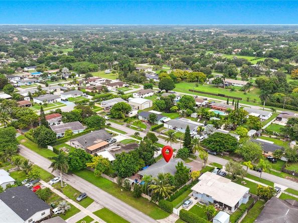 690 NW 18th St, Homestead FL 33030