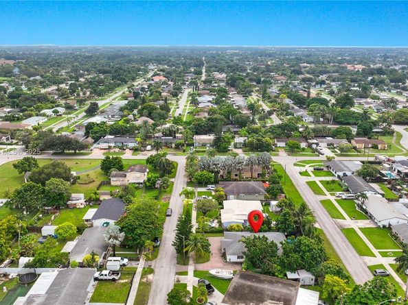 690 NW 18th St, Homestead FL 33030