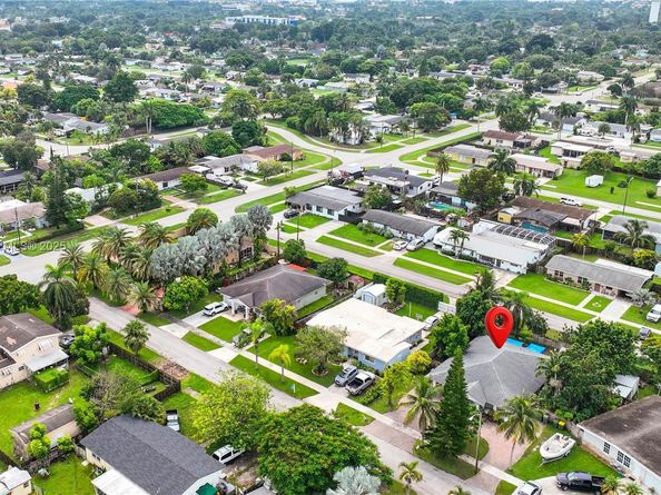 690 NW 18th St, Homestead FL 33030