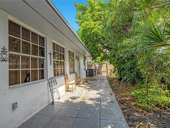 690 NW 18th St, Homestead FL 33030