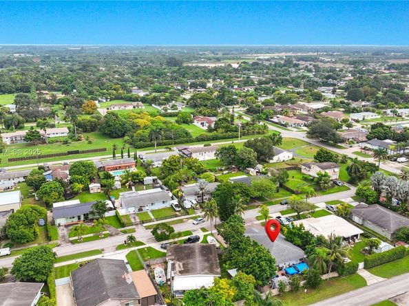 690 NW 18th St, Homestead FL 33030