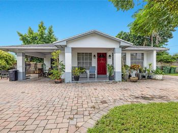 690 NW 18th St