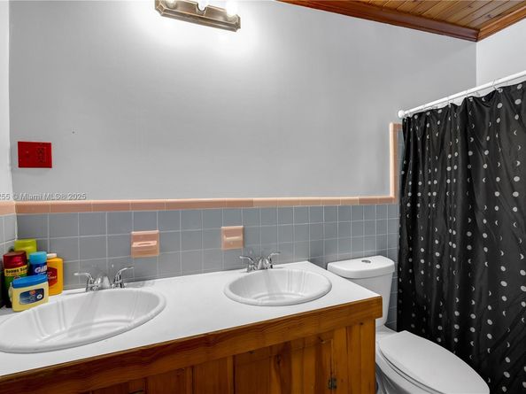 690 NW 18th St, Homestead FL 33030