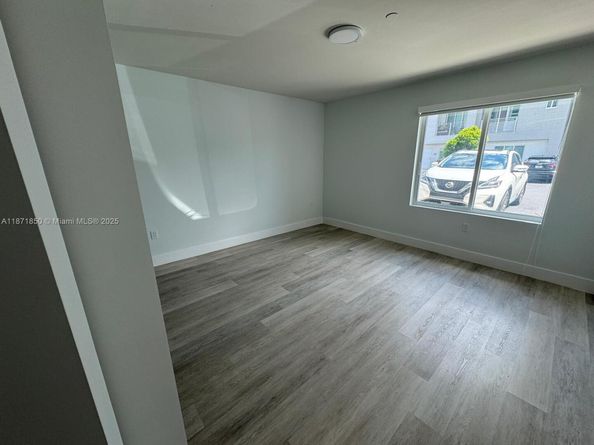 2555 NE 193rd St 2106, Miami FL 33180