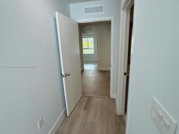 2555 NE 193rd St 2106, Miami FL 33180