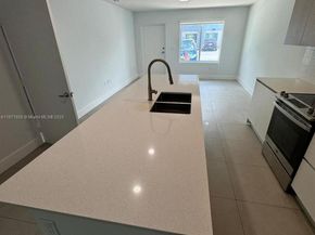 2555 NE 193rd St 2106, Miami FL 33180