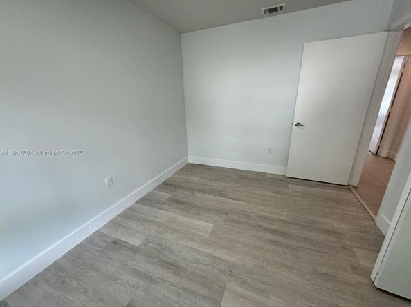 2555 NE 193rd St 2106, Miami FL 33180