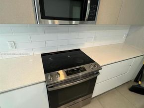 2555 NE 193rd St 2106, Miami FL 33180