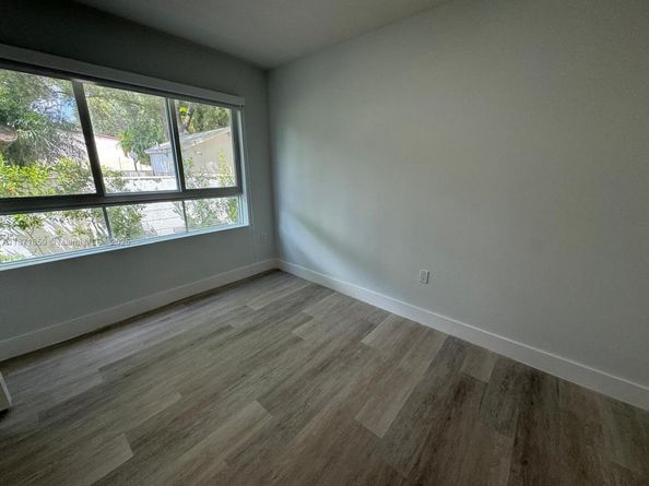 2555 NE 193rd St 2106, Miami FL 33180