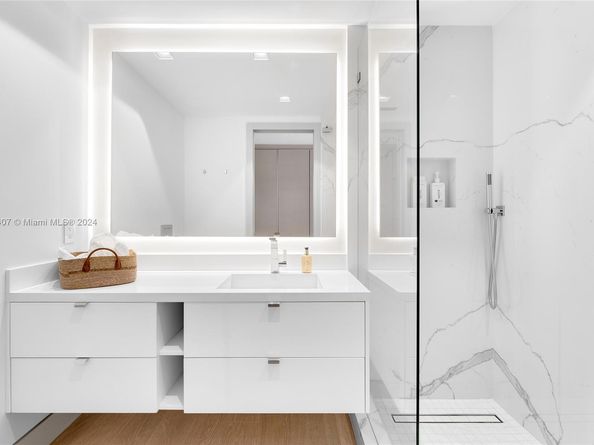 7917 Fisher Island Dr 7917, Miami Beach FL 33109