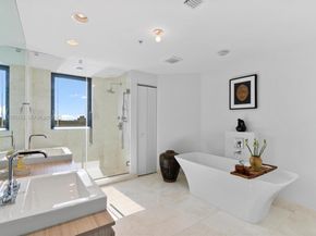 17111 Biscayne Blvd 1104, North Miami Beach FL 33160