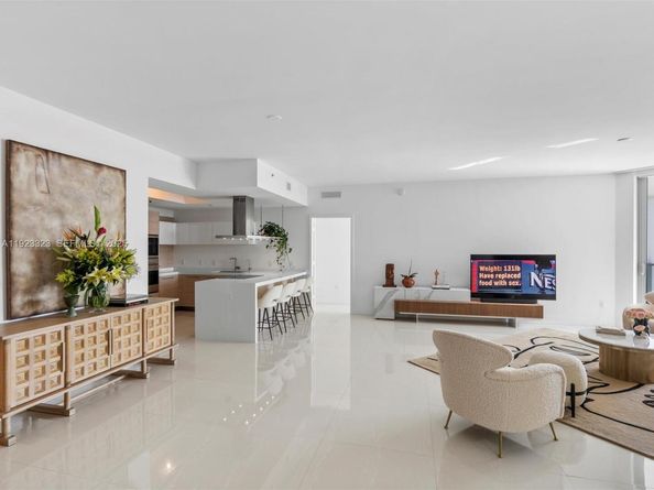 17111 Biscayne Blvd 1104, North Miami Beach FL 33160