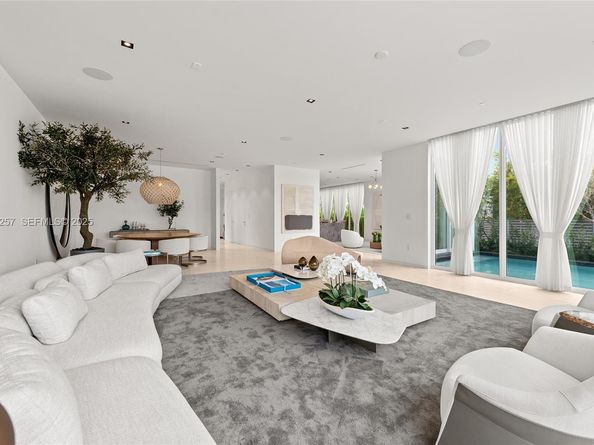 1031 W 48th st, Miami Beach FL 33140