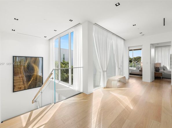 1031 W 48th st, Miami Beach FL 33140