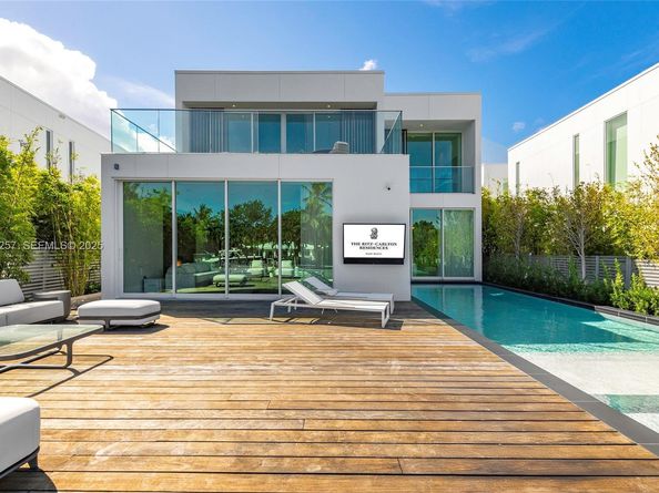 1031 W 48th st, Miami Beach FL 33140