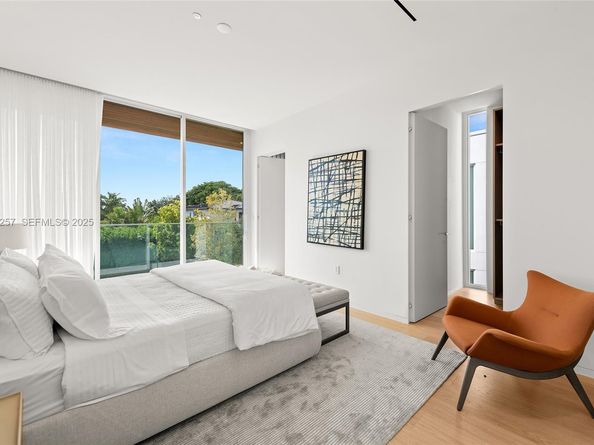 1031 W 48th st, Miami Beach FL 33140