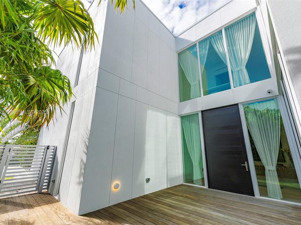 1031 W 48th st, Miami Beach FL 33140