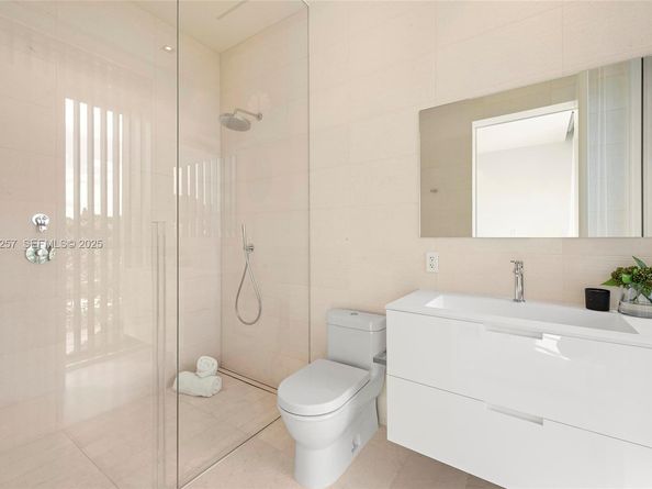 1031 W 48th st, Miami Beach FL 33140