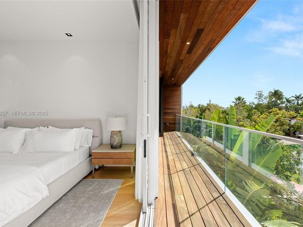 1031 W 48th st, Miami Beach FL 33140