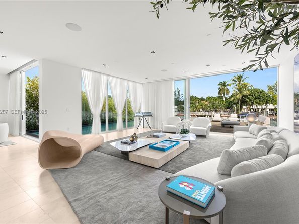 1031 W 48th st, Miami Beach FL 33140