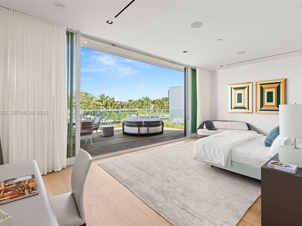 1031 W 48th st, Miami Beach FL 33140