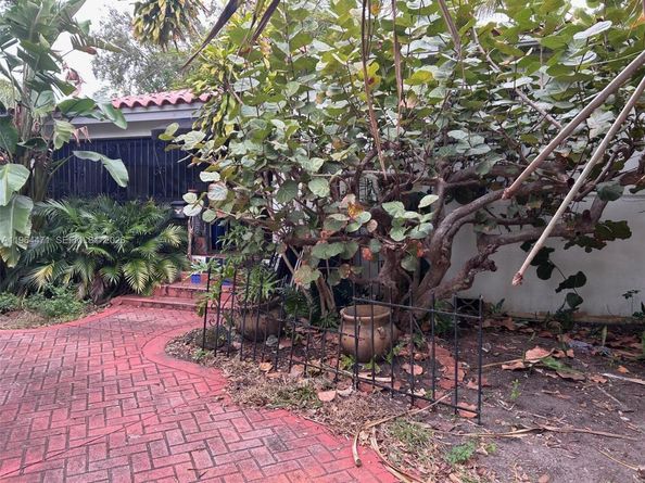 655 NE 82nd St, Miami FL 33138