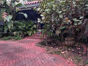 655 NE 82nd St, Miami FL 33138