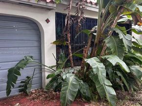 655 NE 82nd St, Miami FL 33138