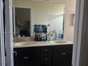 17135 SW 96 St, Miami FL 33196