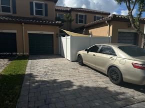 17135 SW 96 St, Miami FL 33196
