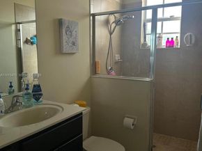 17135 SW 96 St, Miami FL 33196