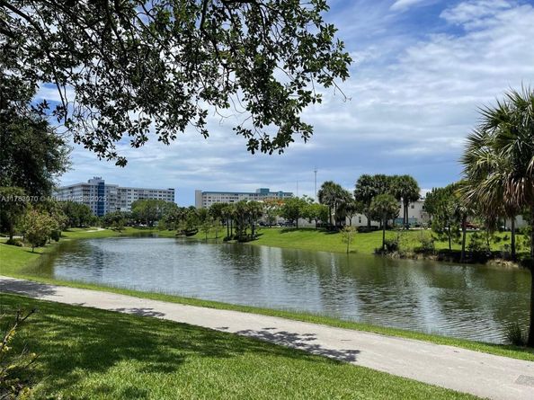 4400 Hillcrest Dr 303B, Hollywood FL 33021
